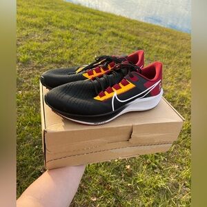 EUC Like New Nike Air Zoom Pegasus 38 University of So. Cal. (USC) Size 12 Mens